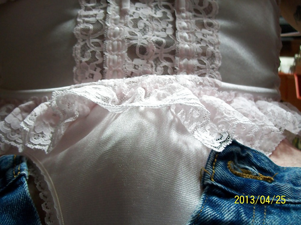 Jugando en un teddy rosa
 #17870922