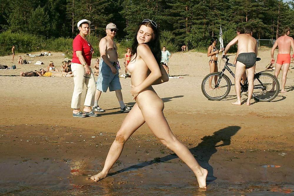 Diversión en la playa desnuda
 #837715