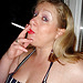 ¡Fumando y cocinando!
 #12496977