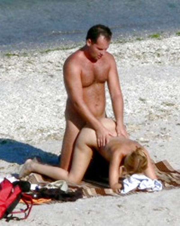 Sexx sulla spiaggia ...
 #8413985