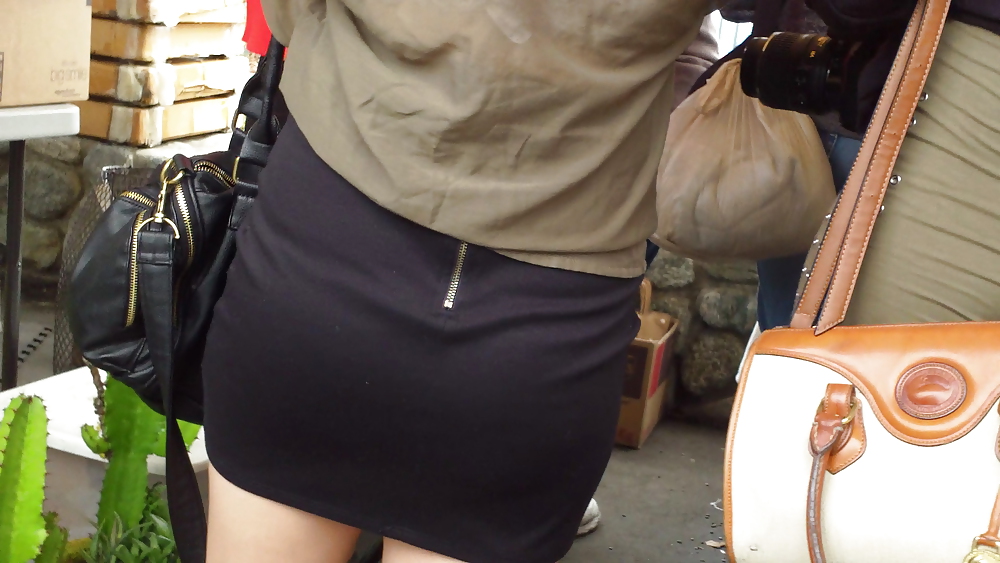Teen girl in short tight skirt with nice ass & butt #9338311