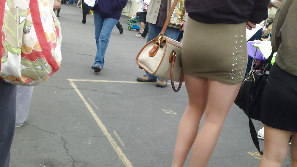 Teen girl in short tight skirt with nice ass & butt #9338636