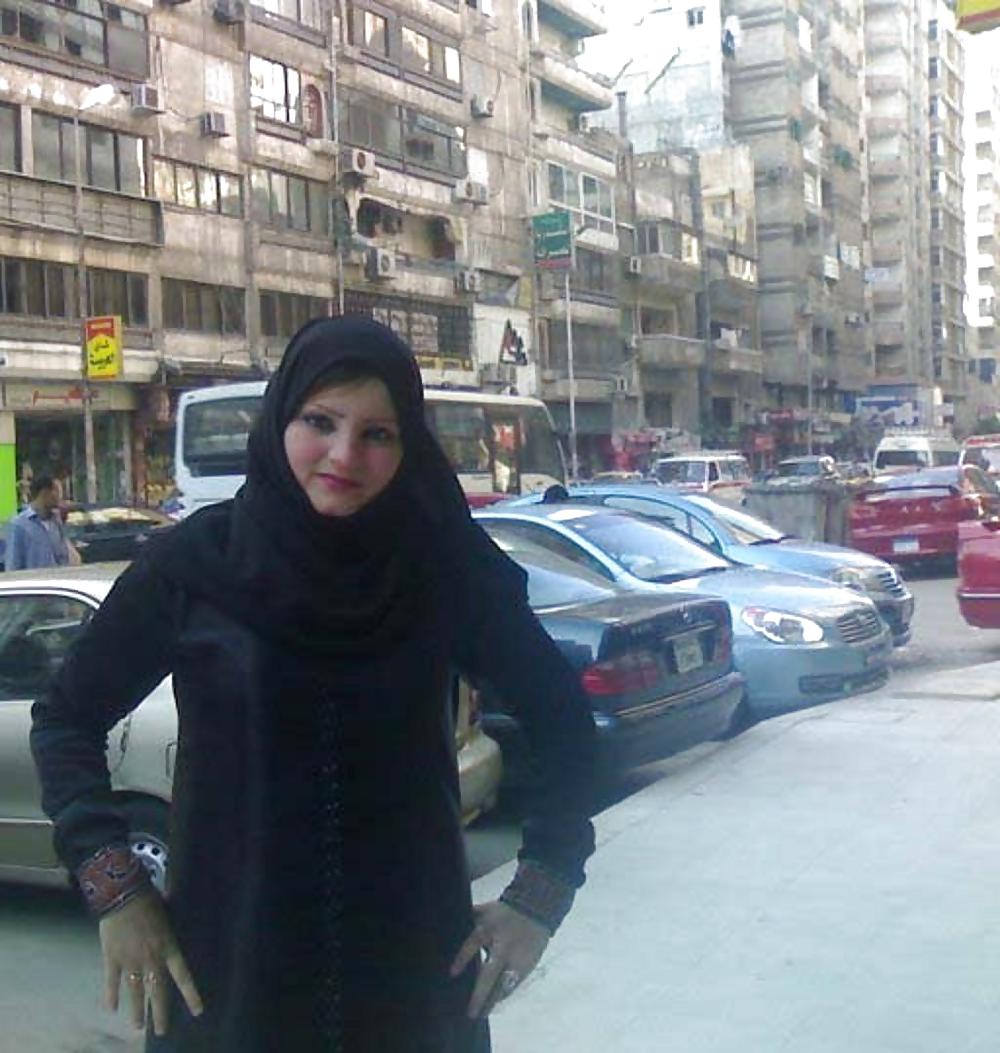 Mujer árabe
 #12730786