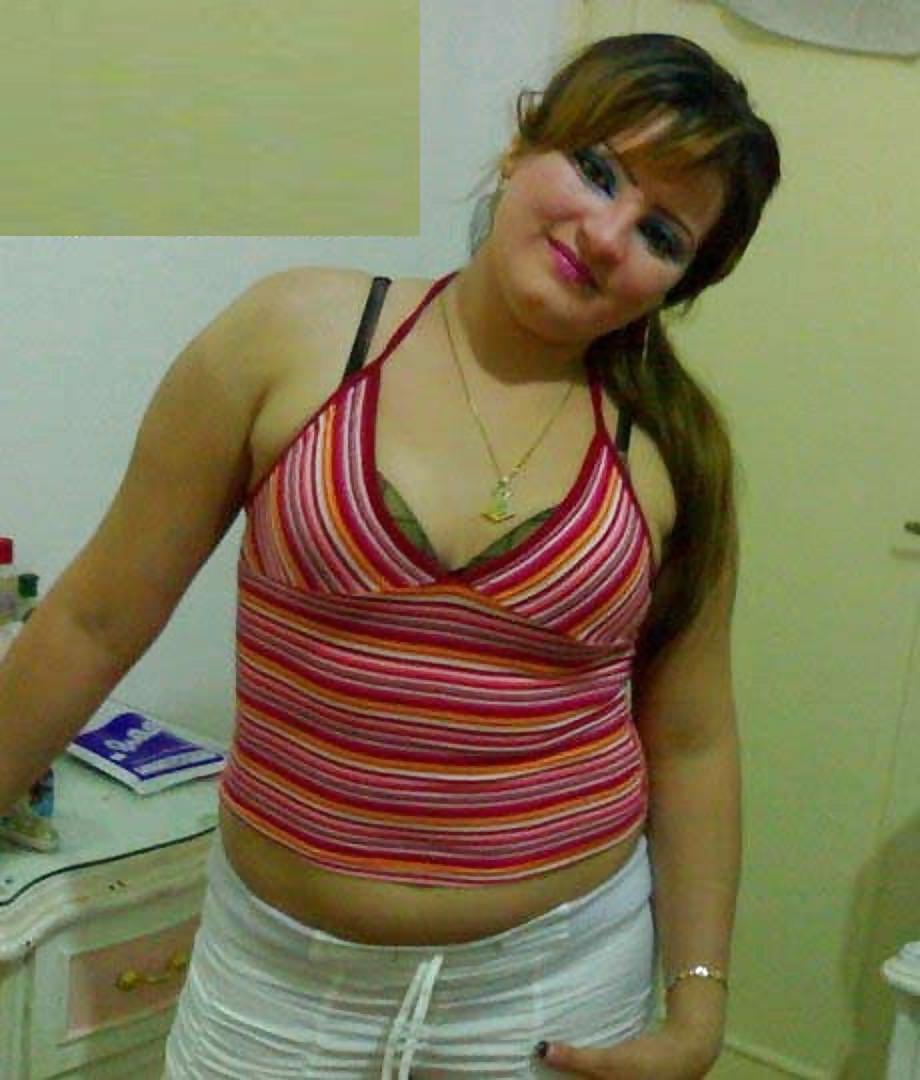 Mujer árabe
 #12730794