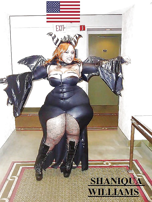 Chicas grandes divirtiéndose
 #4978857