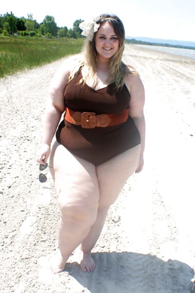 Chicas grandes divirtiéndose
 #4979296