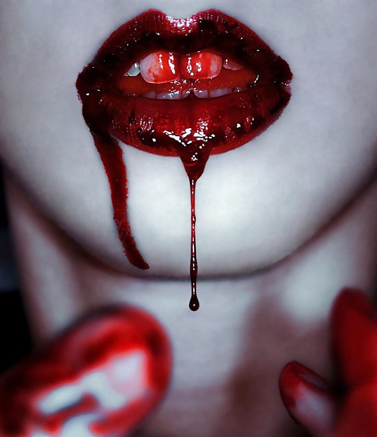 Vampires Sexy - Sucer Ces Salopes! #18029548