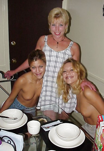 Mom, daughter's friends, and luckiest man in Florida #3339170