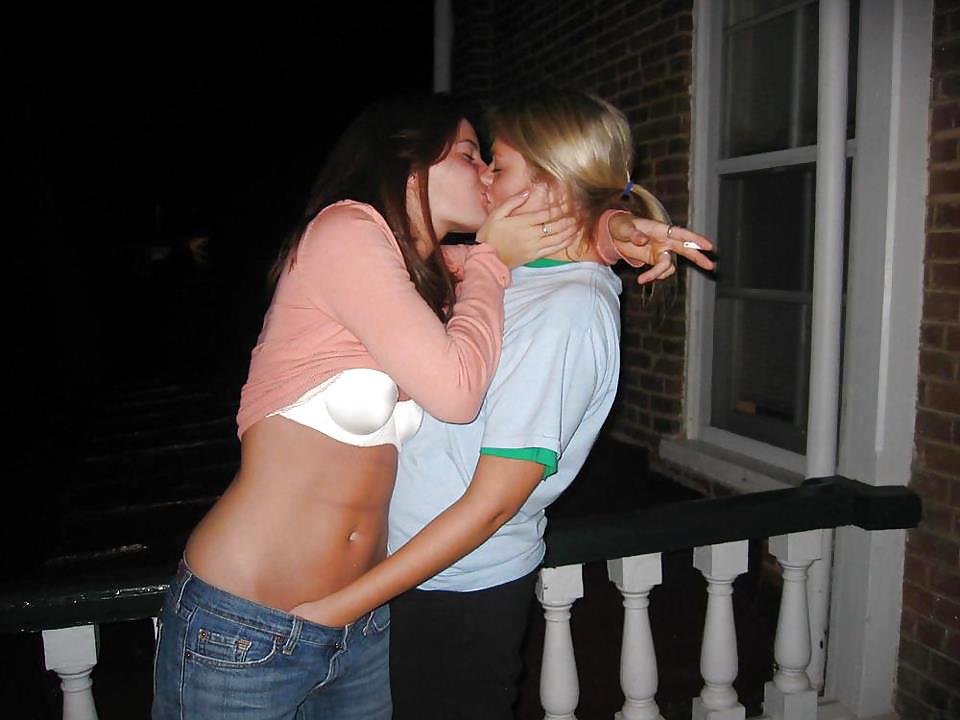 Lesbische Küsse 2 #21865275