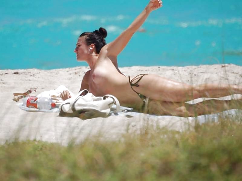Playas Bikinis Tangas Topless Fotos 5 #4126474