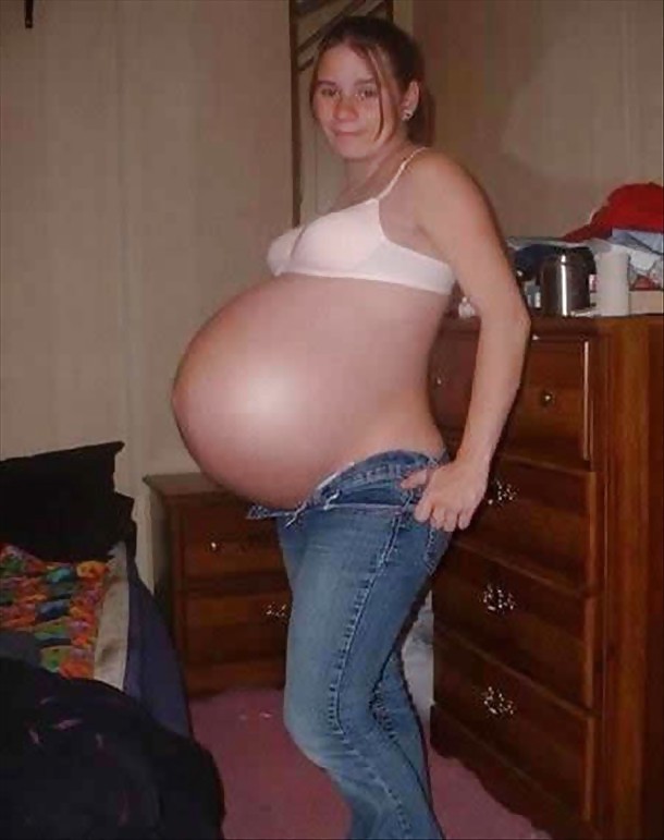 Barriga gigante de embarazada
 #2834267