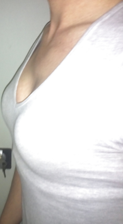 Mis pequeñas tetas y el pelo largo
 #10412346