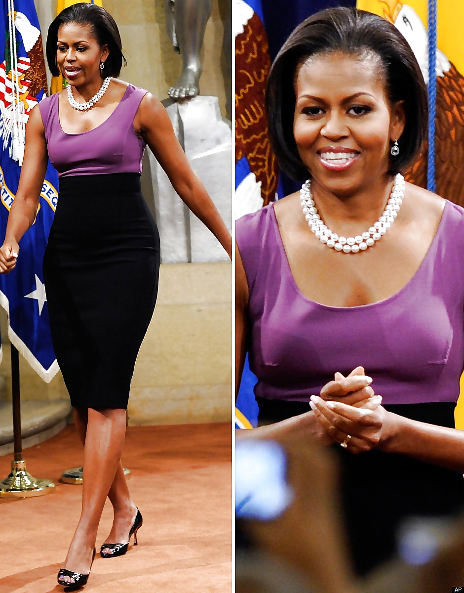 Michelle obama - quiero correrme en sus largas piernas y culo
 #17992183