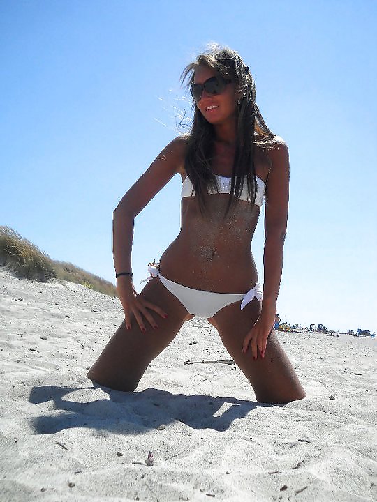 浜辺の若者たちがあなたのペニスを必要としています 02 - Comment pls
 #11413231