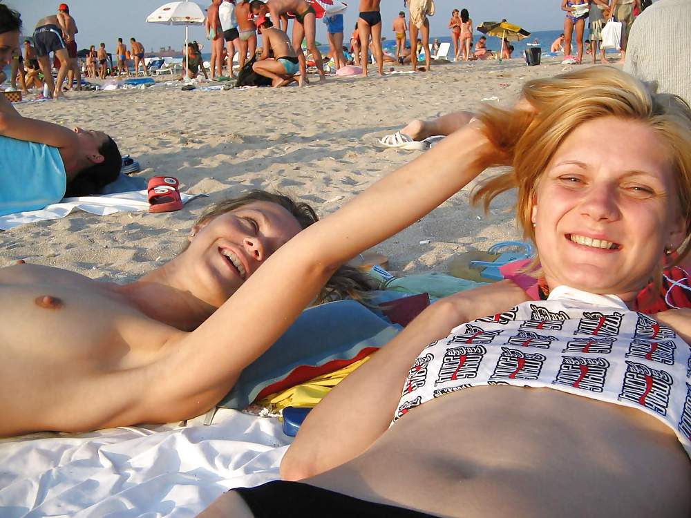 Amateur teen topless on the beach #12823952