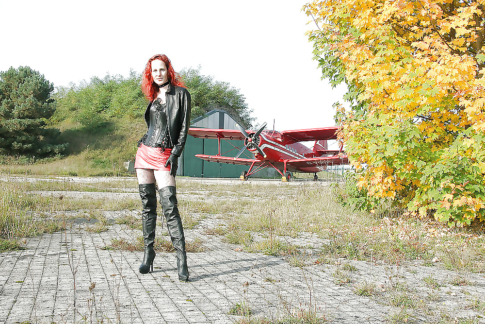 Putas con botas 2
 #15106966