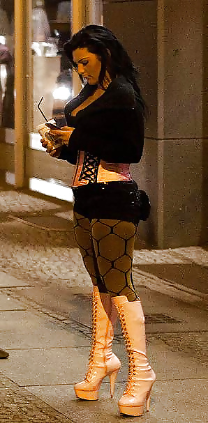 Putas con botas 2
 #15107312