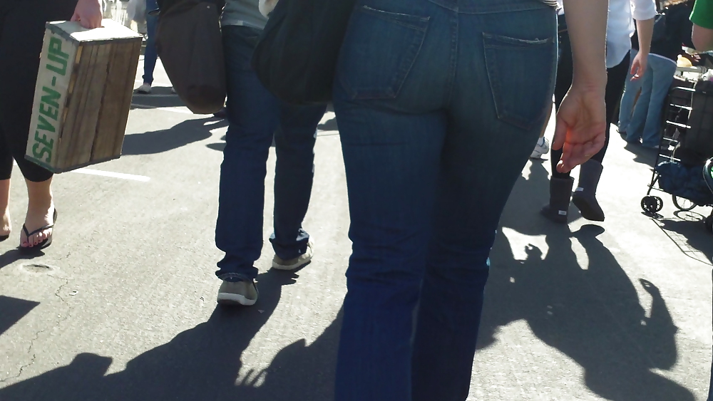 Culi giovani sexy in jeans culo stretto 
 #7408736