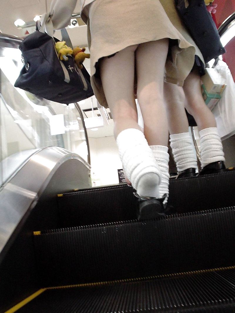 Amo le ragazze giapponesi con la gonna alta
 #9308251