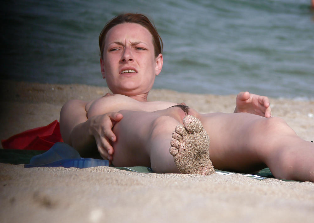 Ragazze nude sulla spiaggia
 #18559204