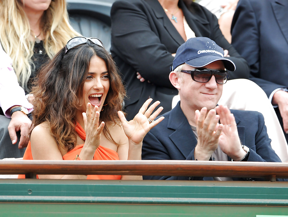 Salma Hayek che guarda il French Open a Parigi
 #5135155