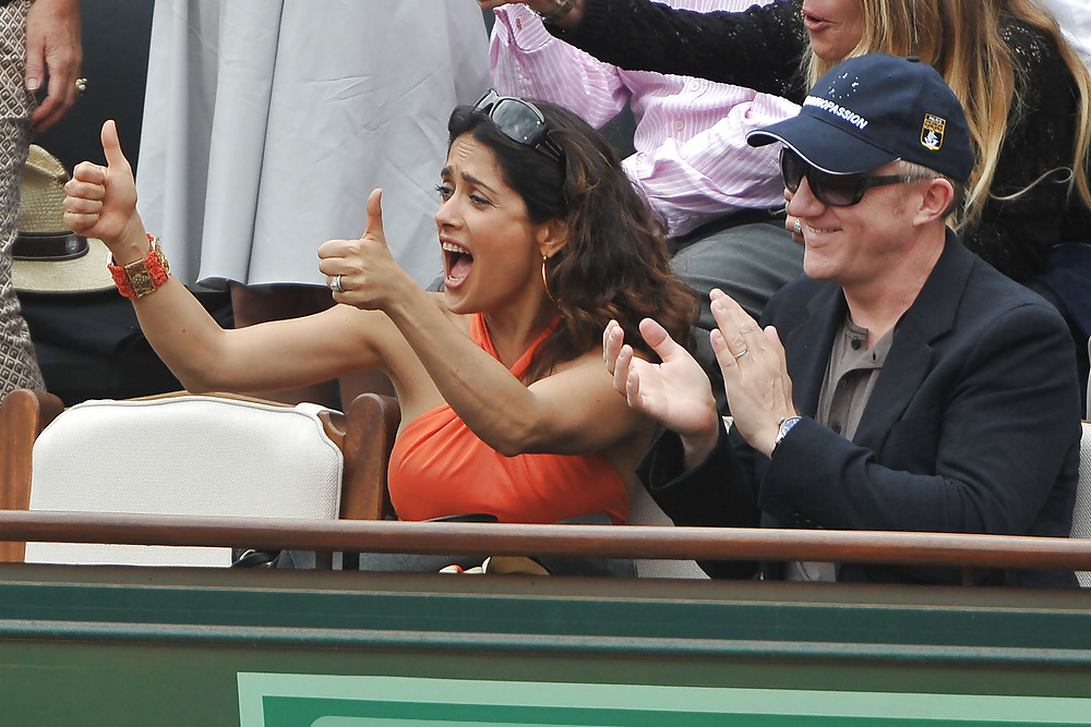 Salma Hayek che guarda il French Open a Parigi
 #5135312