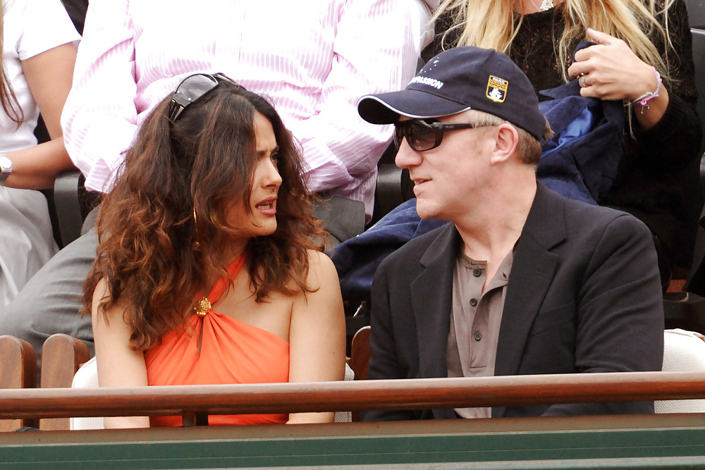 Salma Hayek che guarda il French Open a Parigi
 #5135336