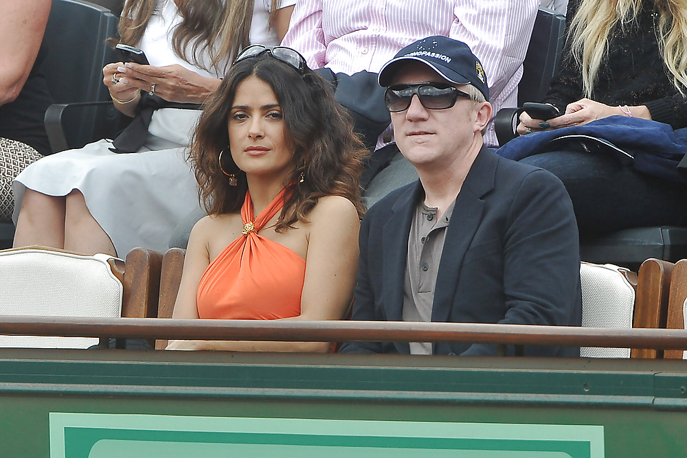 Salma Hayek che guarda il French Open a Parigi
 #5135347