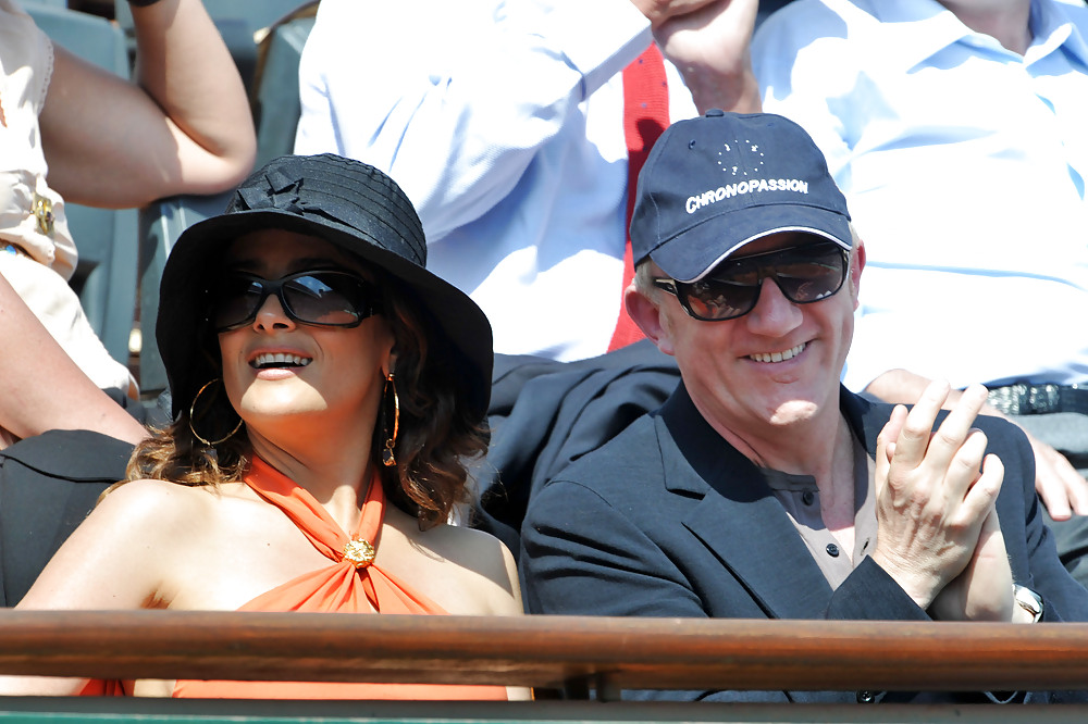 Salma Hayek che guarda il French Open a Parigi
 #5135357