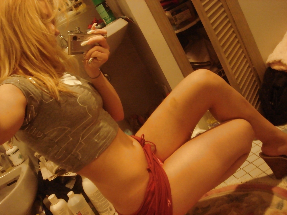 Super Sexy Blond Girlfriend Self Shot Nude Pics #3313479