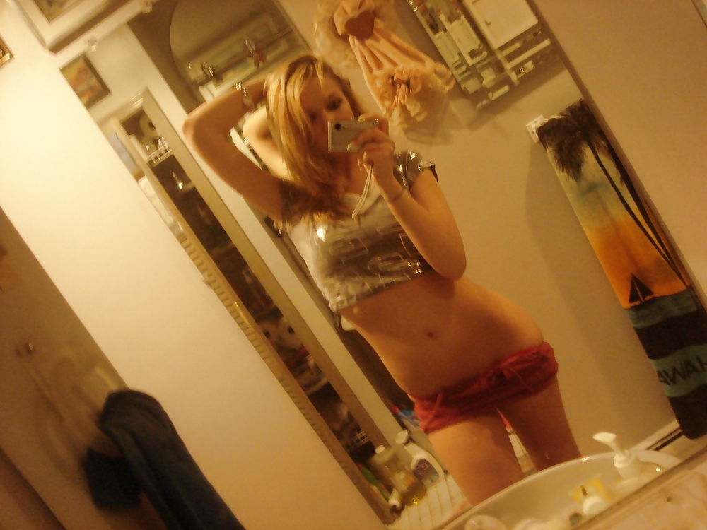 Super Sexy Blond Girlfriend Self Shot Nude Pics #3313508