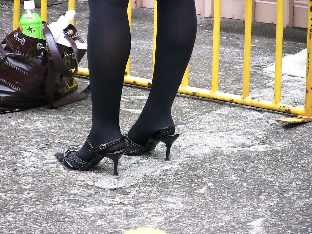 Jap Candids - Feet on the Road 04