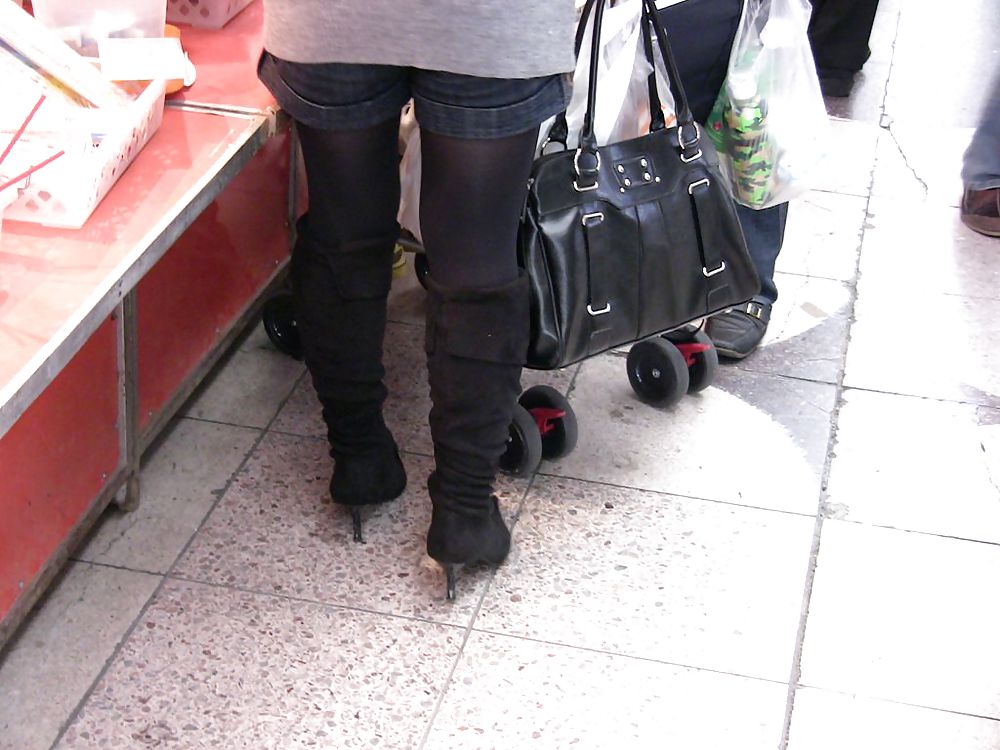 Japanese Candids - Feet on the Street 04 #3529024