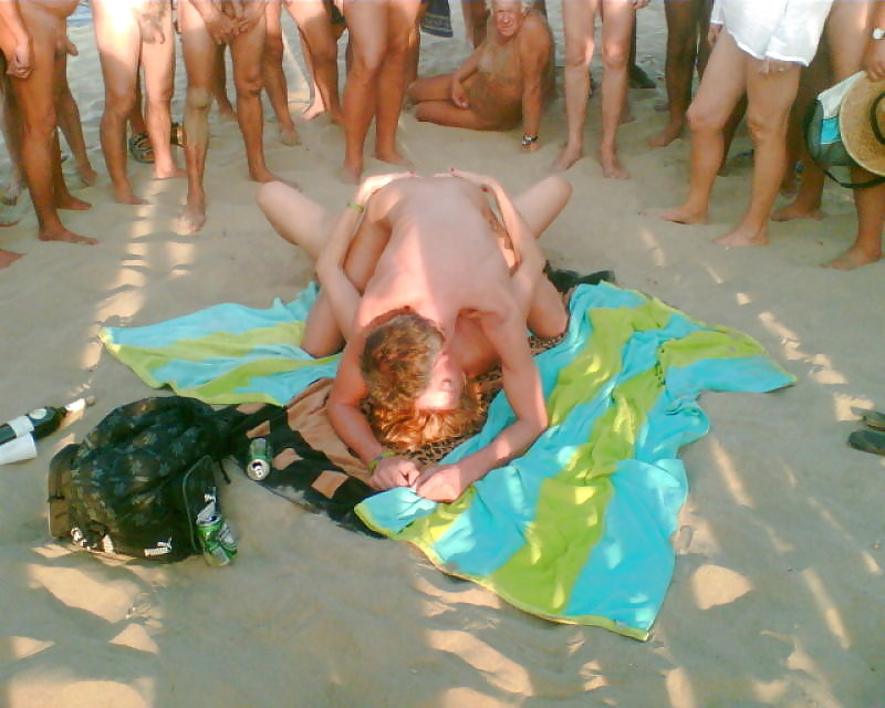 Les salopes baisent sur la plage #7524893