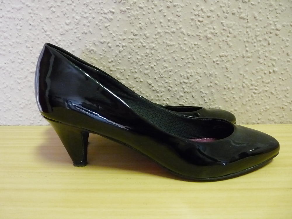 これらの靴、ヒール、ブーツは私の妻を売る
 #15562402