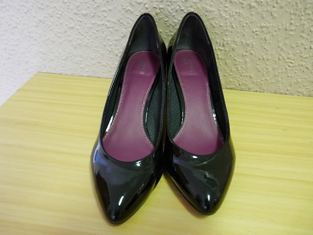 これらの靴、ヒール、ブーツは私の妻を売る
 #15562413