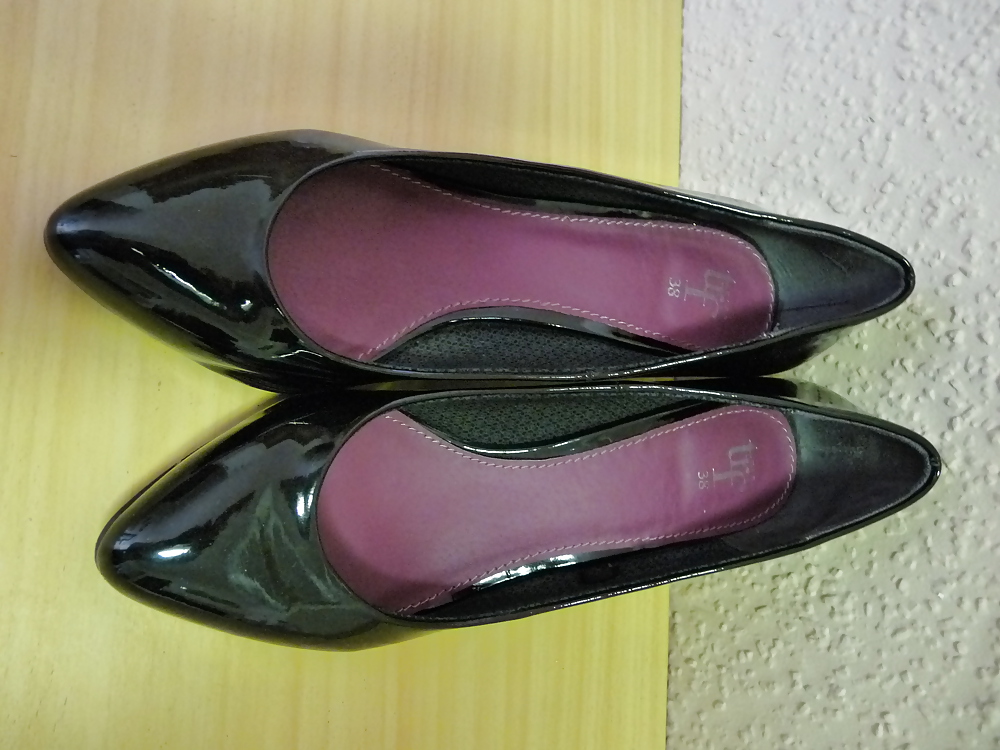 Estos zapatos, tacones y botas vender mi esposa
 #15562420