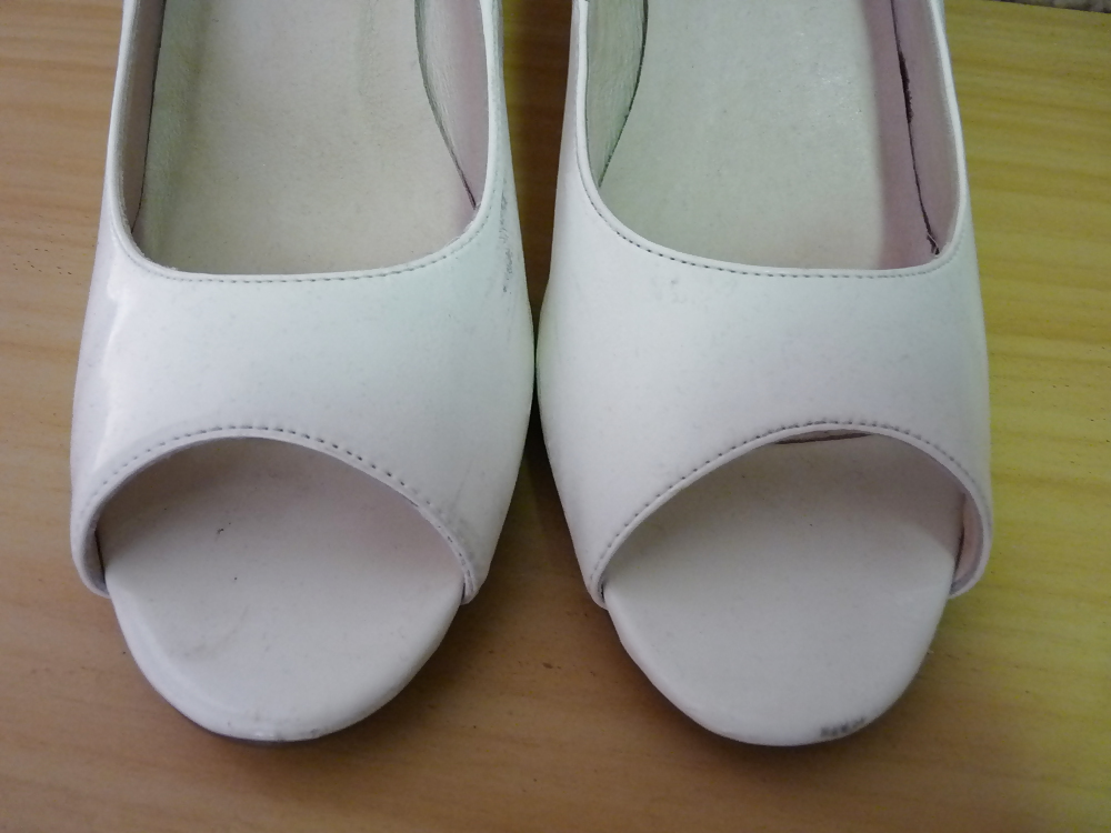 これらの靴、ヒール、ブーツは私の妻を売る
 #15562734