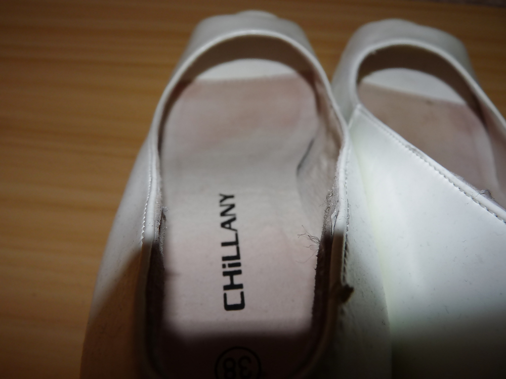 これらの靴、ヒール、ブーツは私の妻を売る
 #15562752