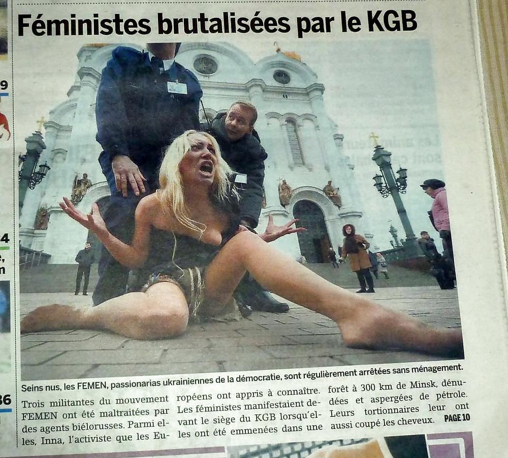Femen - Cool Mädchen Protestieren Durch öffentliche Nacktheit - Teil 2 #8770656