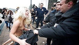 Femen - protesta delle ragazze fighe per nudità pubblica - parte 2
 #8770673