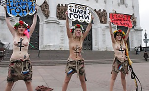 Femen - protesta delle ragazze fighe per nudità pubblica - parte 2
 #8770688