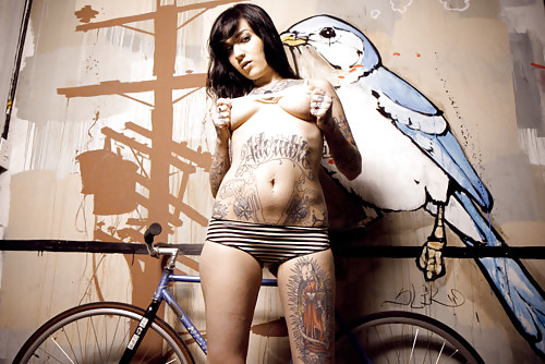 MoRe tattooed chick hotness! - BD71 #5959929