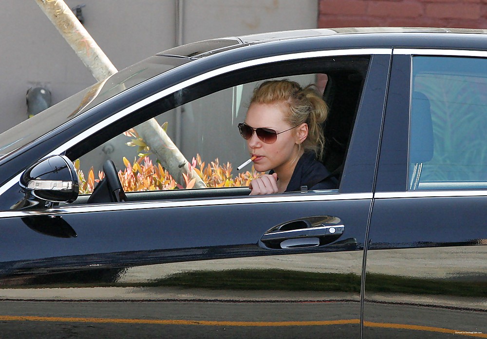 Laura Prepon Smoking #19321302