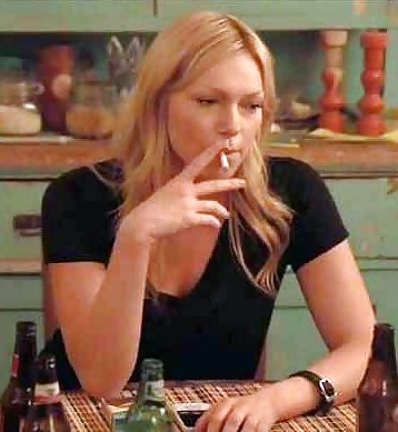 Laura prepon fumando
 #19321345