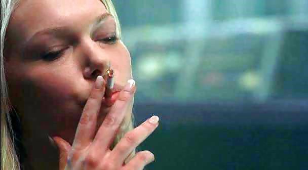 Laura prepon fumando
 #19321351