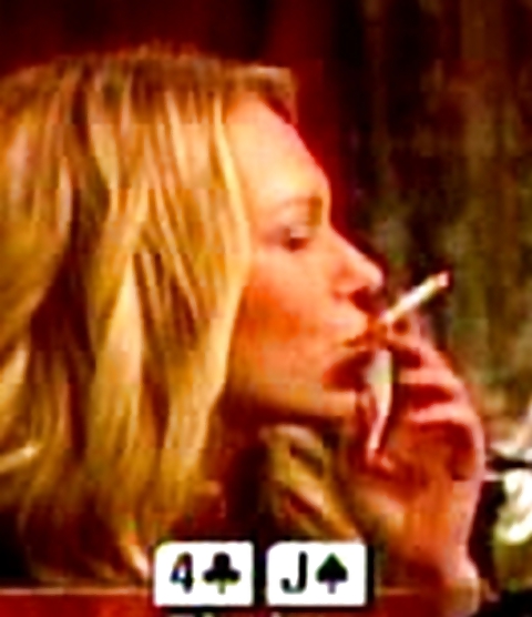 Laura prepon fumando
 #19321397