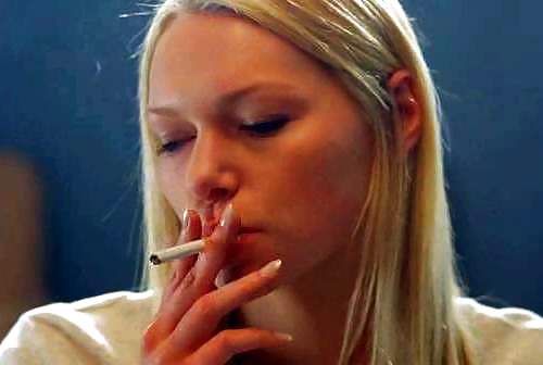 Laura prepon fumando
 #19321402