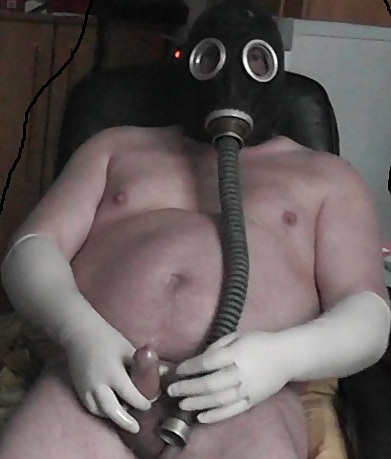 Wichsen In Gasmask #4596910