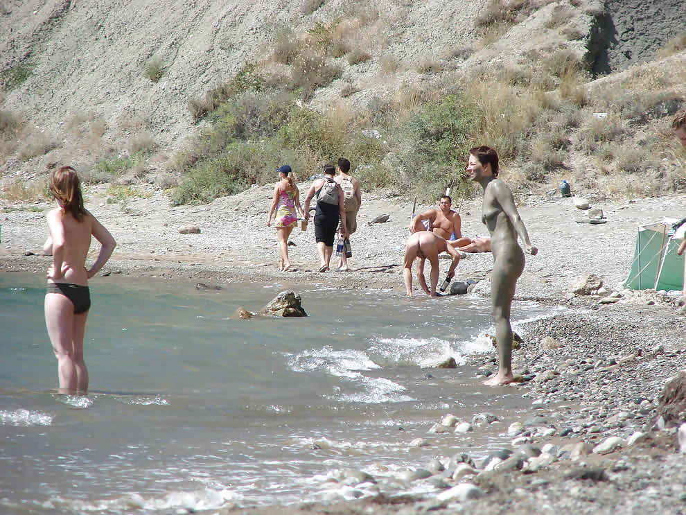 Divertimento sulla spiaggia nuda
 #4241236